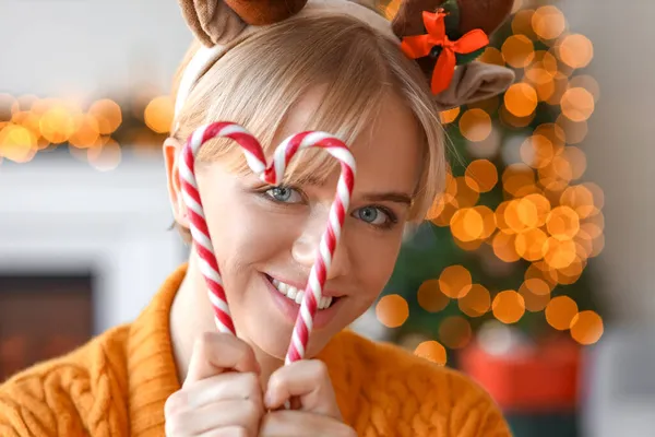 Beautiful Young Woman Candy Canes Home Christmas Eve — Stock Photo, Image