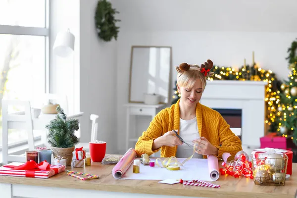 Beautiful Young Woman Packing Christmas Gift Home — Stock Photo, Image