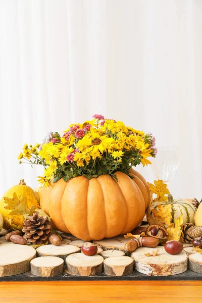 Beautiful Bouquet Autumn Flowers Pumpkin Table — Stock Photo, Image