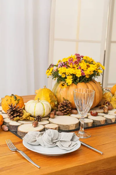 Beautiful Bouquet Autumn Flowers Pumpkin Served Table — Stock Photo, Image