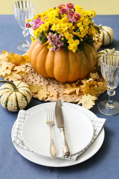 Beautiful Bouquet Autumn Flowers Pumpkin Served Table — Stock Photo, Image