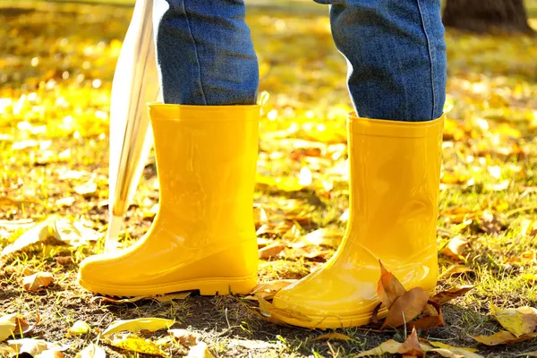 Jovem Mulher Gumboots Livre Dia Outono — Fotografia de Stock