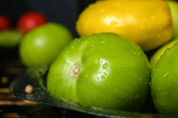Bowl Fresh Green Tomatoes Water Drops Closeup — Stock Photo, Image