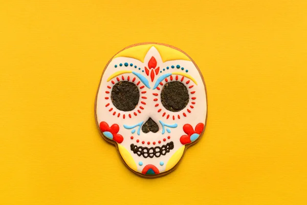 Biscoito Forma Caveira Fundo Amarelo Dia Muertos — Fotografia de Stock