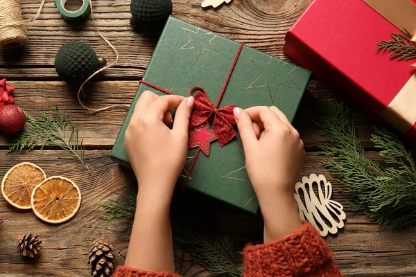 Woman Decorating Christmas Gift Box Bow Wooden Background — Stock Photo, Image