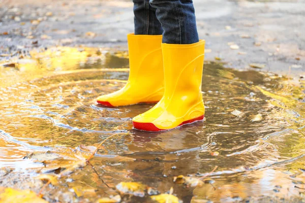 Child Gumboots Outdoors Autumn Day — Stock Photo, Image