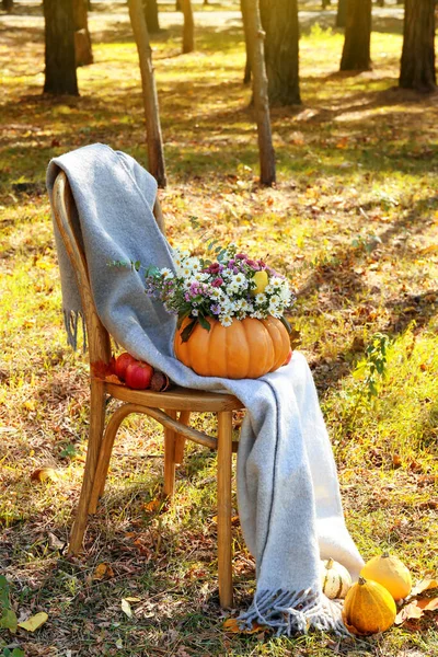 Bouquet Autumn Flowers Pumpkin Chair Outdoors — Stock Photo, Image