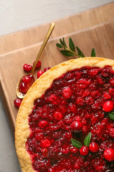 Lezzetli yaban mersinli tahtalar masada.