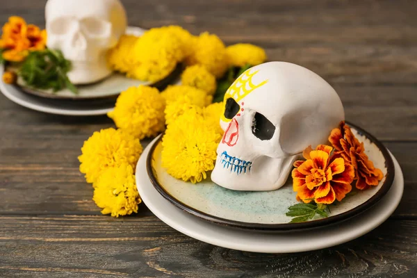Plates Human Skull Flowers Dark Wooden Table Mexico Day Dead — Stock Photo, Image
