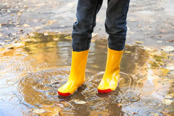 Child Gumboots Outdoors Autumn Day — Stock Photo, Image