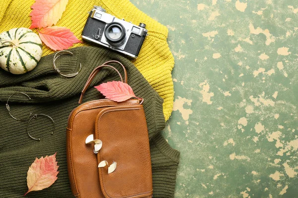 Knitted Sweaters Accessories Photo Camera Autumn Decor Color Background Closeup — Stock Photo, Image