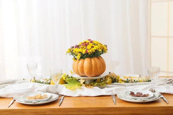 Beautiful Bouquet Autumn Flowers Pumpkin Served Table — Stock Photo, Image