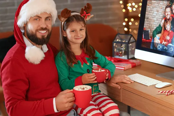 Little Girl Her Father Video Chatting Home Christmas Eve Due — Stock Photo, Image