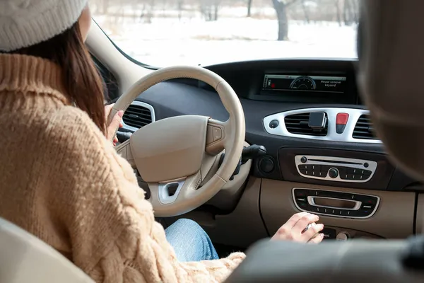 Young Woman Sitting Car Winter Day — Stock Photo, Image