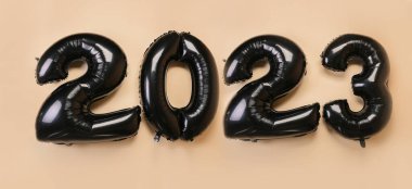 Renk arkaplanındaki balonlardan yapılmış Şekil 2023