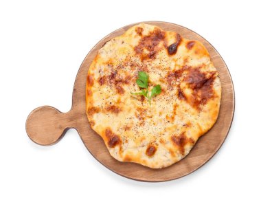 Beyaz arka planda lezzetli khachapuri tablosu