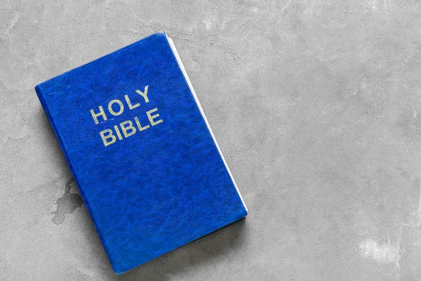 Blue Holy Bible Sobre Fondo Grunge —  Fotos de Stock