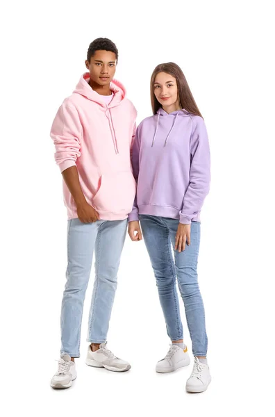 Elegante Pareja Joven Sudaderas Con Capucha Sobre Fondo Blanco — Foto de Stock