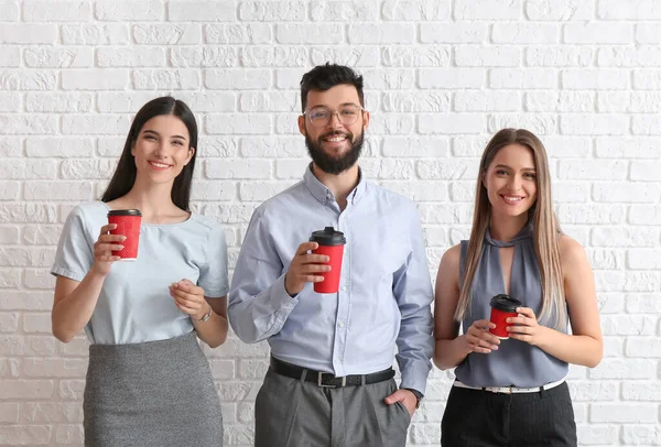 Business People Coffee White Brick Background — Stock Photo, Image