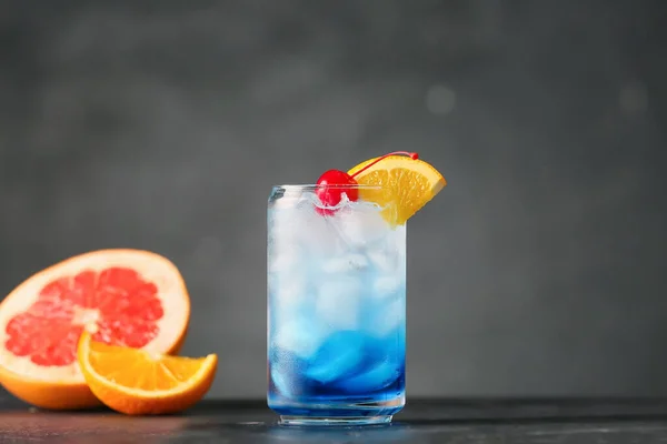 Glas Blue Lagoon Cocktail Tafel — Stockfoto