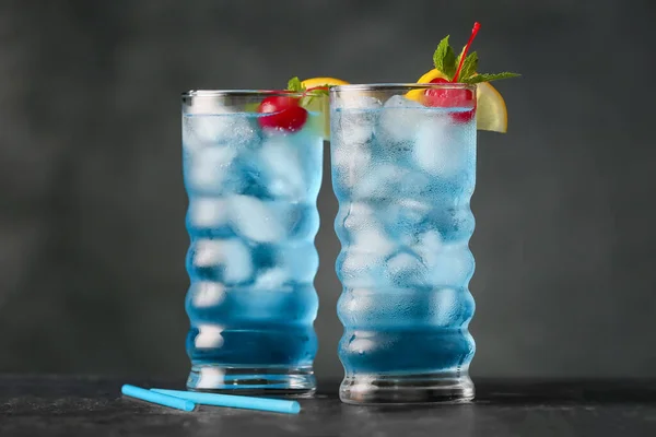 Glasses Blue Lagoon Cocktail Dark Background Closeup — Stock Photo, Image