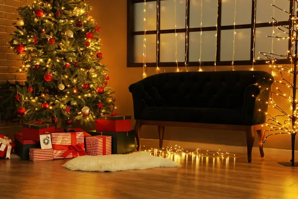 Interior Hermosa Habitación Moderna Decorada Para Navidad — Foto de Stock