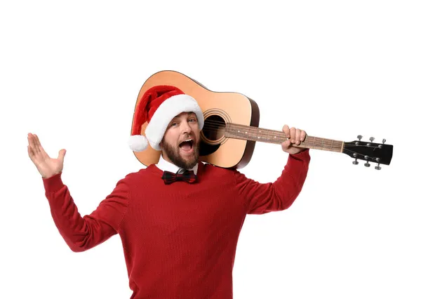 Junger Mann Mit Weihnachtsmütze Mit Gitarre Auf Weißem Hintergrund — Stockfoto