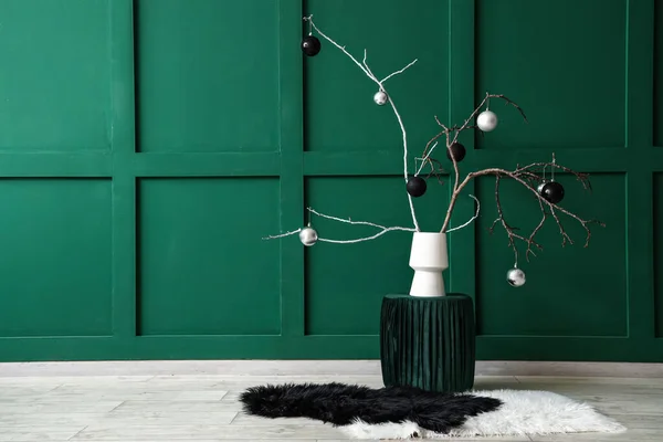 Tree Branches Christmas Balls Vase Pouf Green Wall — Stock Photo, Image