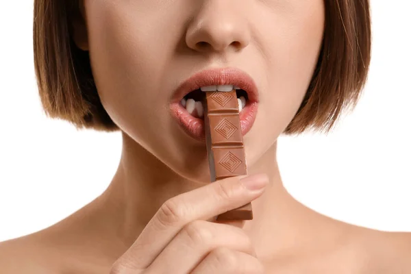 Mulher Bonita Com Chocolate Doce Fundo Branco Close — Fotografia de Stock