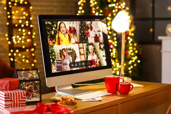 Computer Table Dark Room Celebrating Christmas Online Due Coronavirus Epidemic — Stock Photo, Image