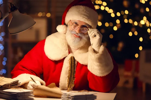 Santa Claus Writing Letter Christmas Eve — Stock Photo, Image