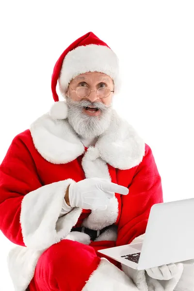 Zaskoczony Święty Mikołaj Laptopem Białym Tle — Zdjęcie stockowe
