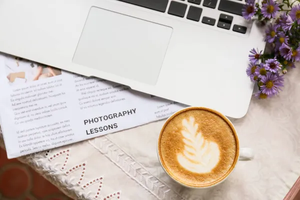 Cup Tasty Coffee Laptop Newspaper Table Cafe — Stock Photo, Image