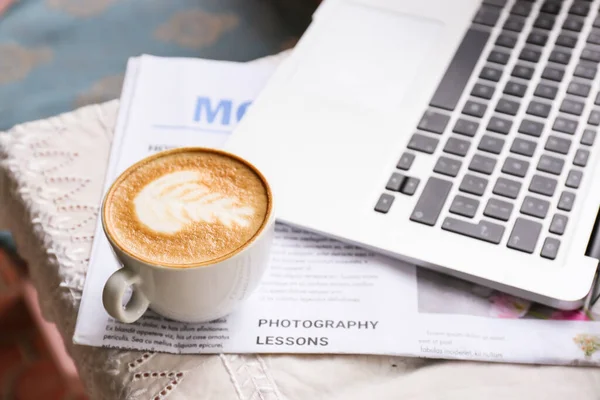 Cup Tasty Coffee Laptop Newspaper Table Cafe — Stock Photo, Image