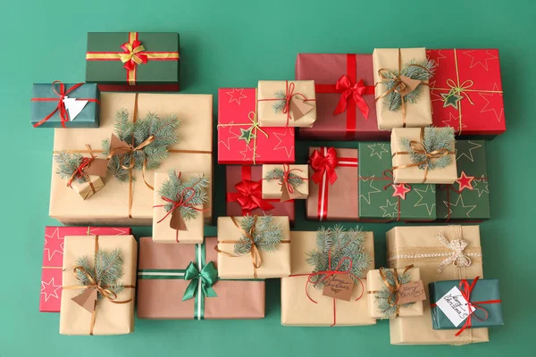 Различные Рождественские Подарки Цветном Фоне — стоковое фото