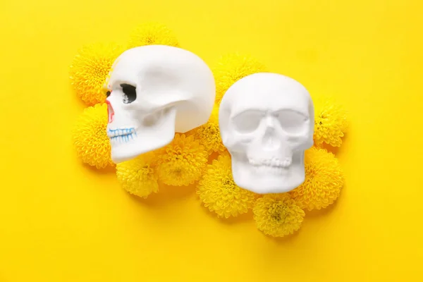 Human Skulls Mexico Day Dead Dia Muertos Flowers Yellow Background — Stock Photo, Image