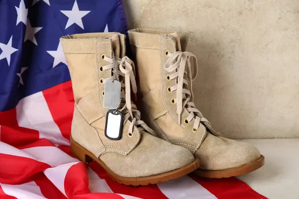 Military Boots Tags Usa Flag Light Background — Stock Photo, Image
