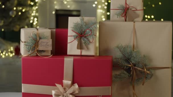 Muitas Caixas Presente Natal Chão Sala Estar — Vídeo de Stock