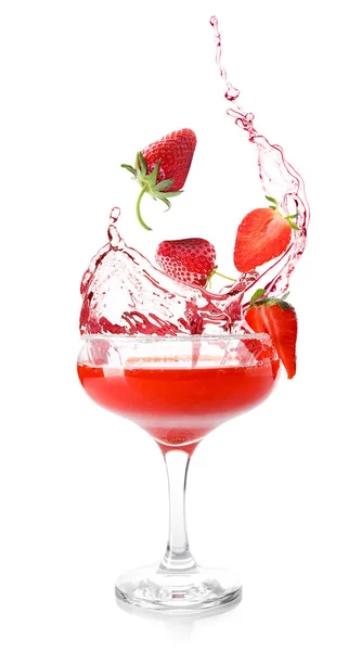 Glas Aardbeien Daiquiri Cocktail Met Spetters Witte Achtergrond — Stockfoto