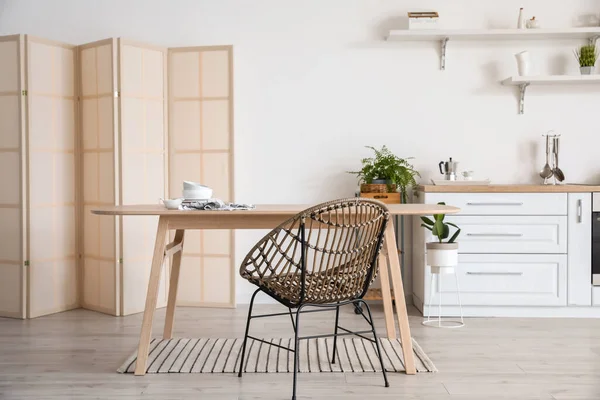 Intérieur Cuisine Élégant Avec Table Manger Bois — Photo