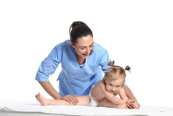 Masajista Con Bebé Sobre Fondo Blanco —  Fotos de Stock