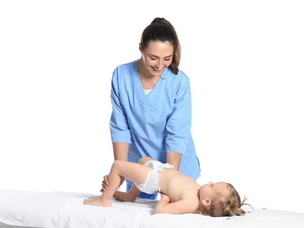 Massage Therapeut Met Baby Witte Achtergrond — Stockfoto