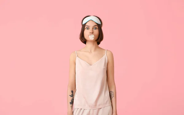 Young Woman Pajamas Chewing Gum Color Background — Stock Photo, Image