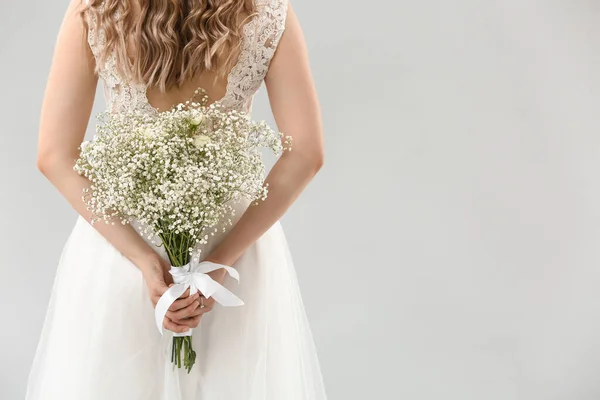 Krásná Nevěsta Kyticí Květin Světlém Pozadí — Stock fotografie