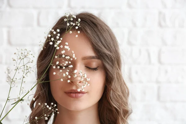 Pretty Young Woman Beautiful Flowers Light Background — Stock Photo, Image