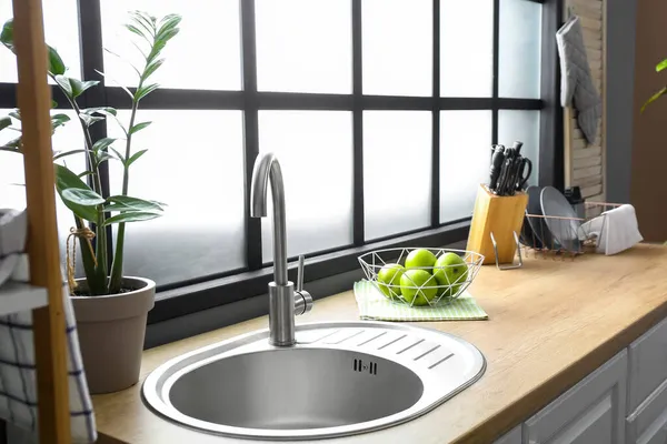 Silver Sink Bowl Apples Kitchen Counter Window — Stock Photo, Image