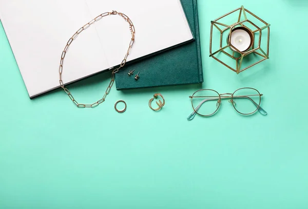 Composition Female Jewelry Glasses Color Background — Stock Photo, Image