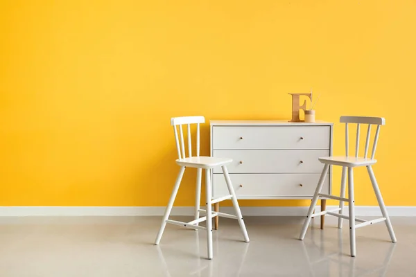 Modern Chairs Chest Drawers Color Wall — Stock Photo, Image