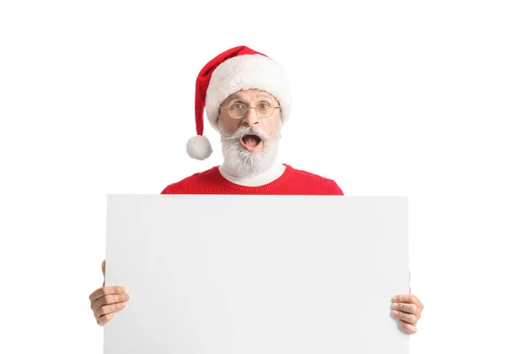 Шокированный Зрелый Мужчина Шляпе Санта Клауса Пустым Плакатом Белом Фоне — стоковое фото