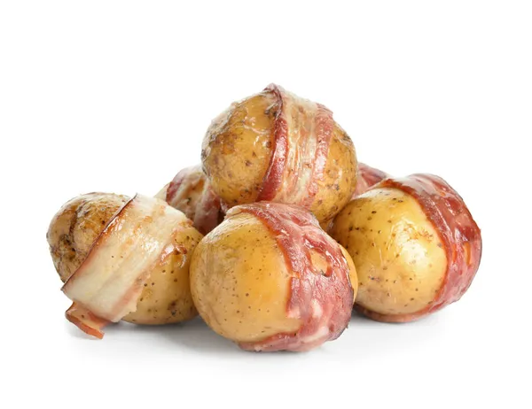 Batatas Cozidas Saborosas Com Bacon Fundo Branco — Fotografia de Stock